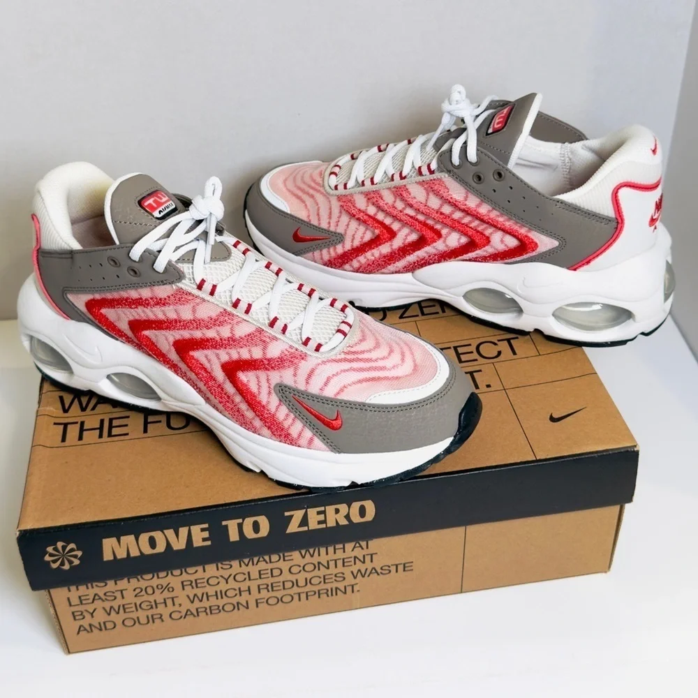 Men’s Nike Air Max TW DQ3984 002 size 10.5 bone/Red Clay-Olive Grey color NEW!